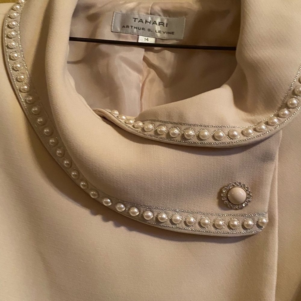 Beautiful Nude half blazer - Picture 2 of 8